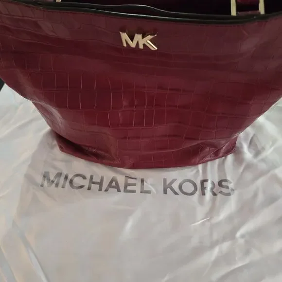 MICHAEL KORS MOTT MEDIUM SMOOTH LEATHER TOTE In Mulberry - Picture 2 of 13